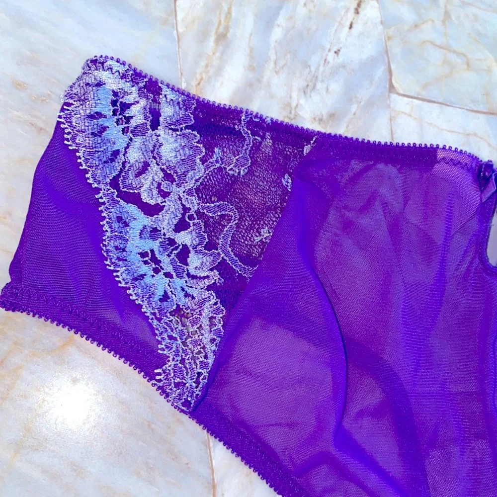 2 Pc Set: Medium Very Sexy Panty and 34B Bra BOMBSHELL Satin Lace Lilac Vintage